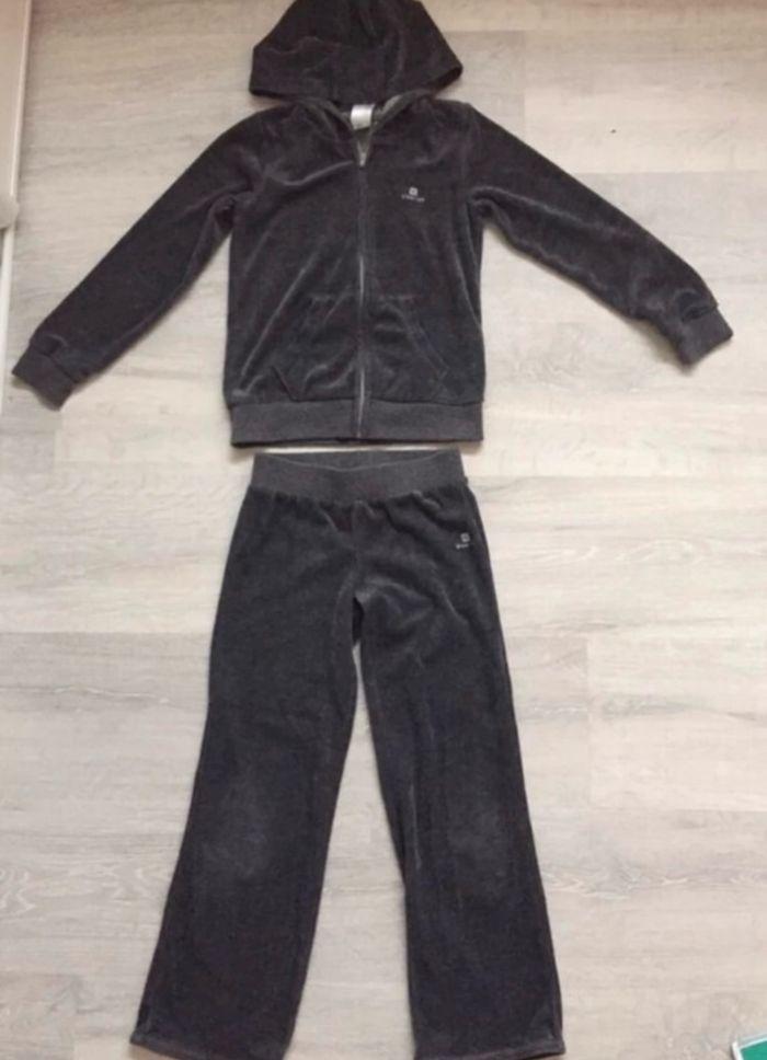 Jogging gris Domyos ( décathlon) taille 6 ans