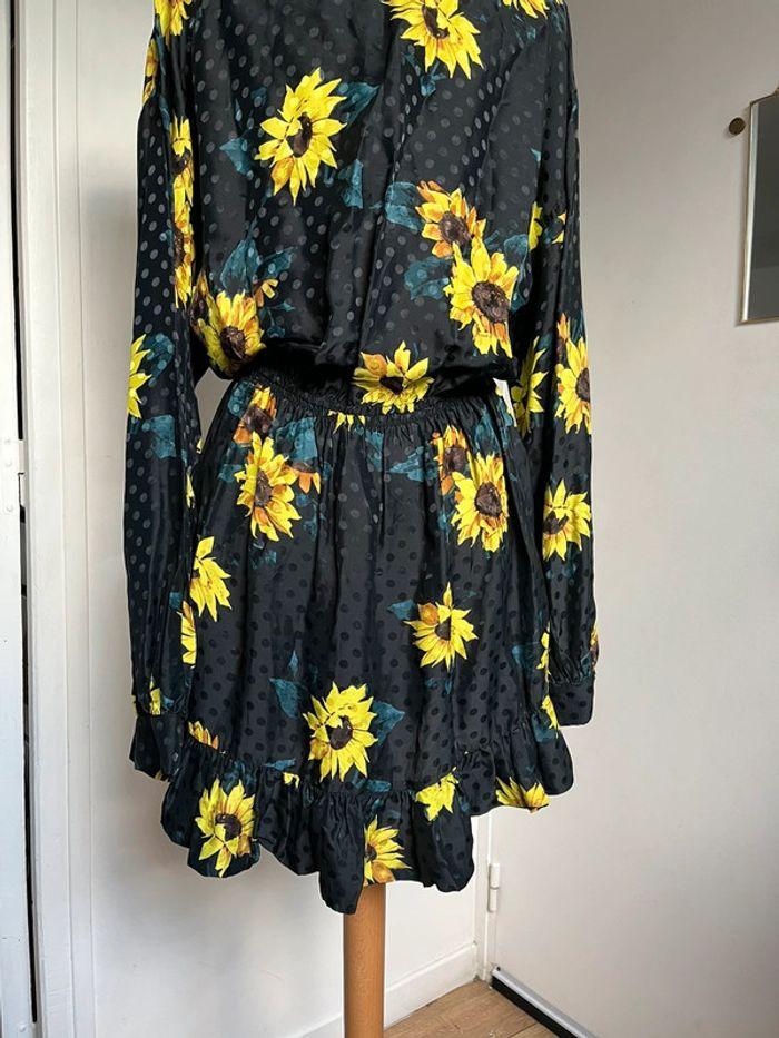 Robe the Kooples en soie et viscose noir et jaune avec de jolies fleurs tournesol - photo numéro 6