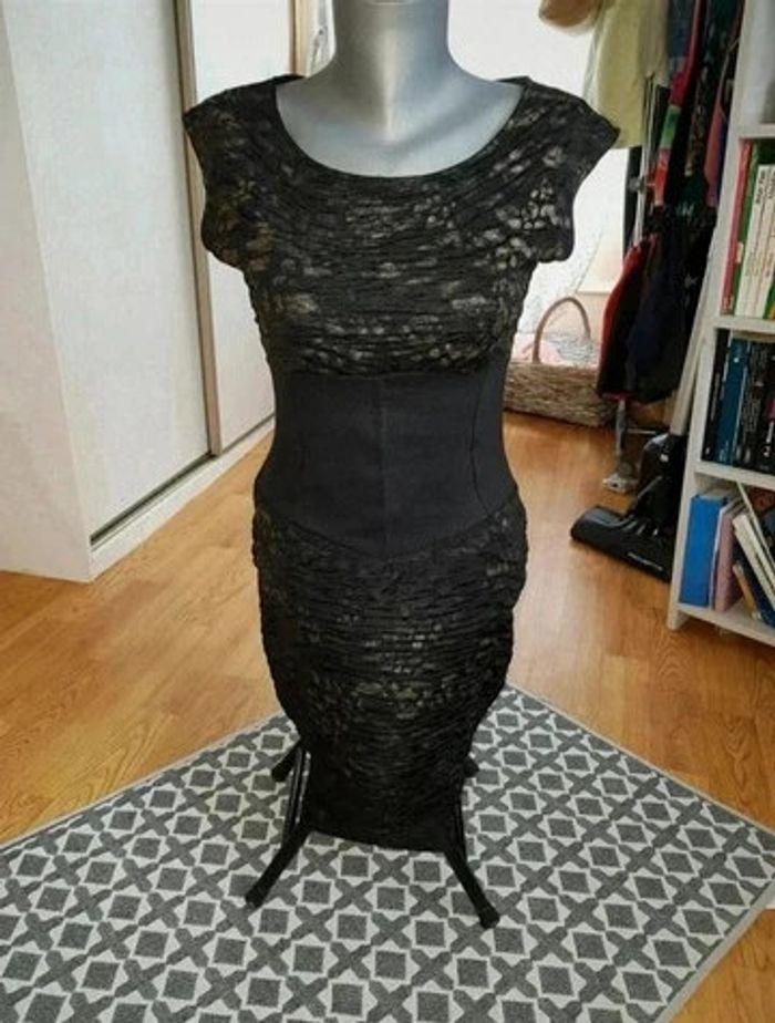 Robe cintrée taille/ventre 38 - photo numéro 1