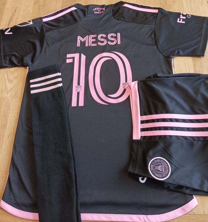 Maillot Messi Inter Miami tenue complète taille 8 ans modèle extérieur