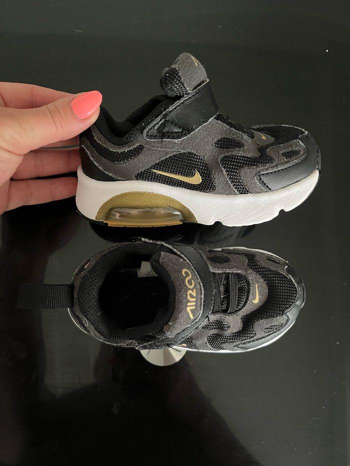 Nike bébé taille 22 - photo numéro 1