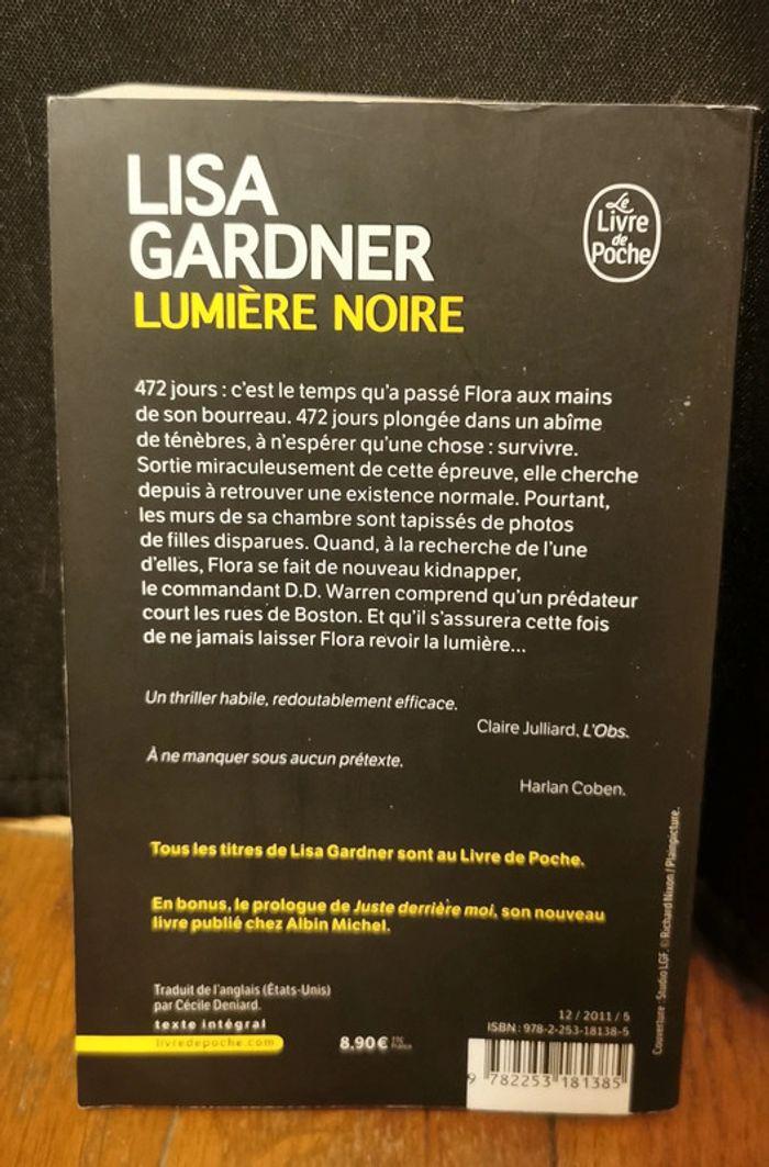 Livre lumière noire - photo numéro 2