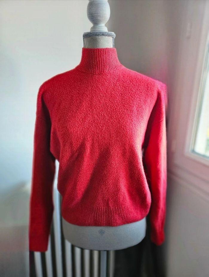 Pull rouge épais et chaud à col S matière extensible Primark 38/40. Ce pull date de la collection hiver 2023. - photo numéro 2