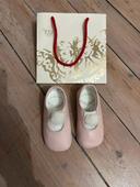 Adorables chaussons roses en cuir