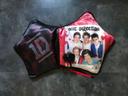 Coussin secret one Direction Prise connecteur MP3  IMC Toys