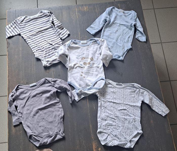 Lot vêtements 6 mois bébé - photo numéro 3