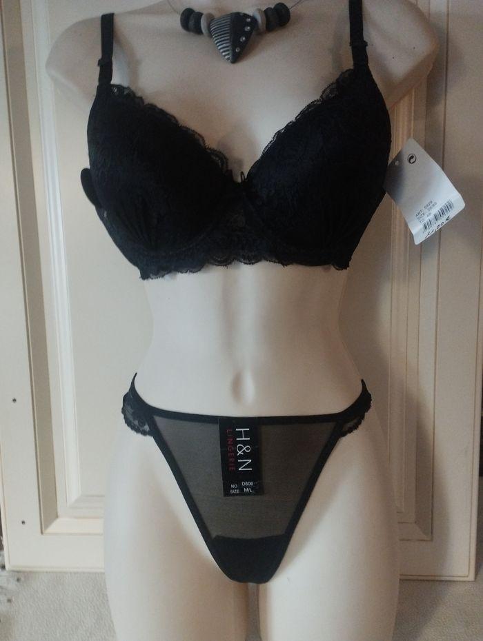 Ensemble lingerie neuf 85B push UP et M pour le string - photo numéro 1