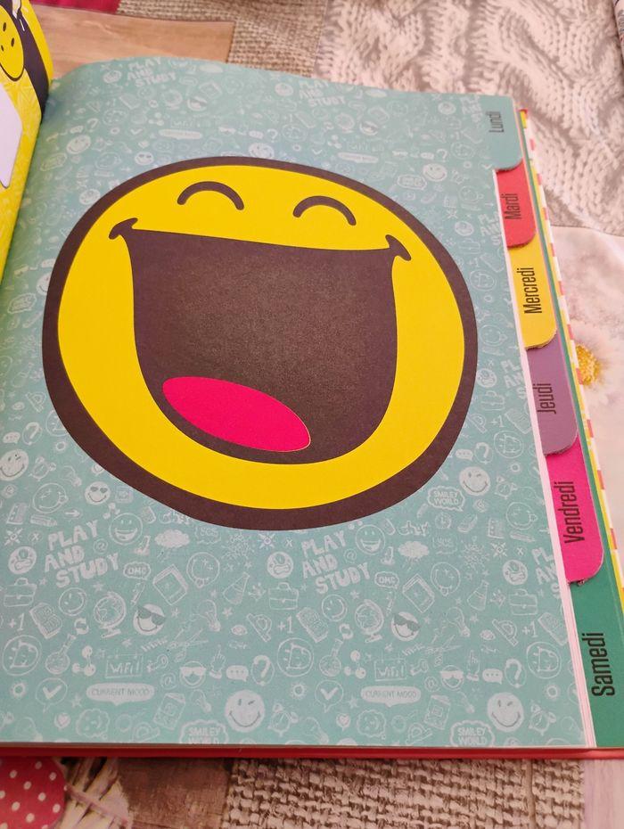 Cahier de texte smiley, cartouches d'encre, effaceurs - photo numéro 4