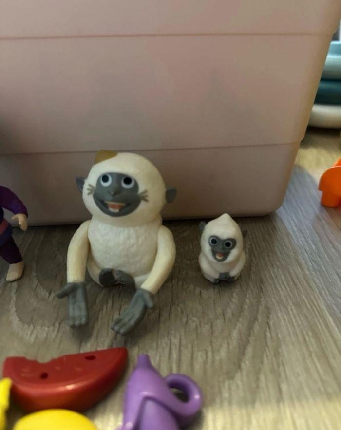 Figurine raya : bébé et ses singes - photo numéro 4