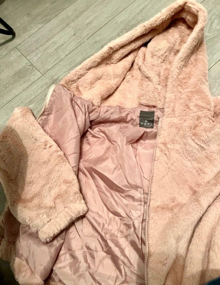 Blouson à capuche  tout doux rose fausse fourrure - photo numéro 3