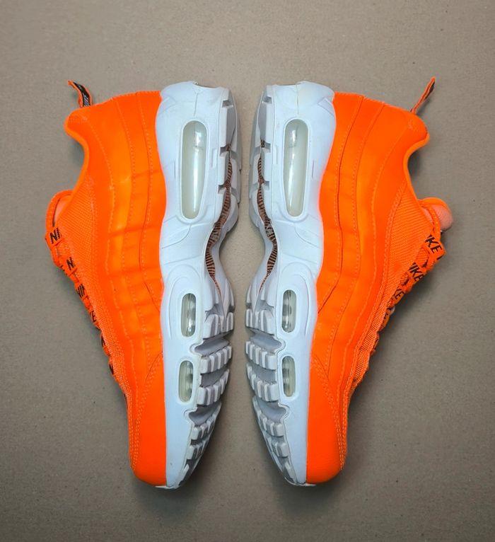 Baskets Nike air max 90 overbranding total orange pointure 40 neuves sans boîte - photo numéro 3