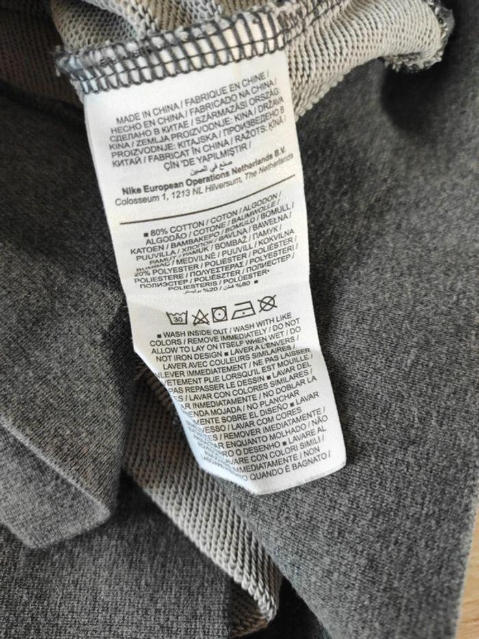 pull Nike gris taille M parfait état - photo numéro 4