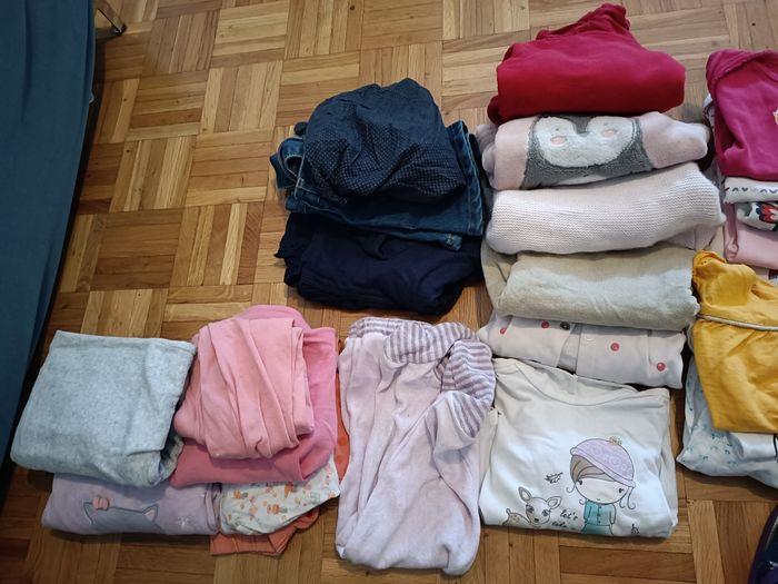 Lot vêtements 18 mois presque 30 pièces + chaussettes - photo numéro 1