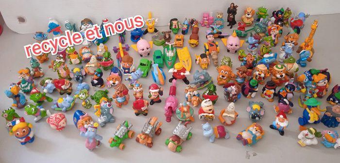 120 figurines/jouets kinder - photo numéro 1