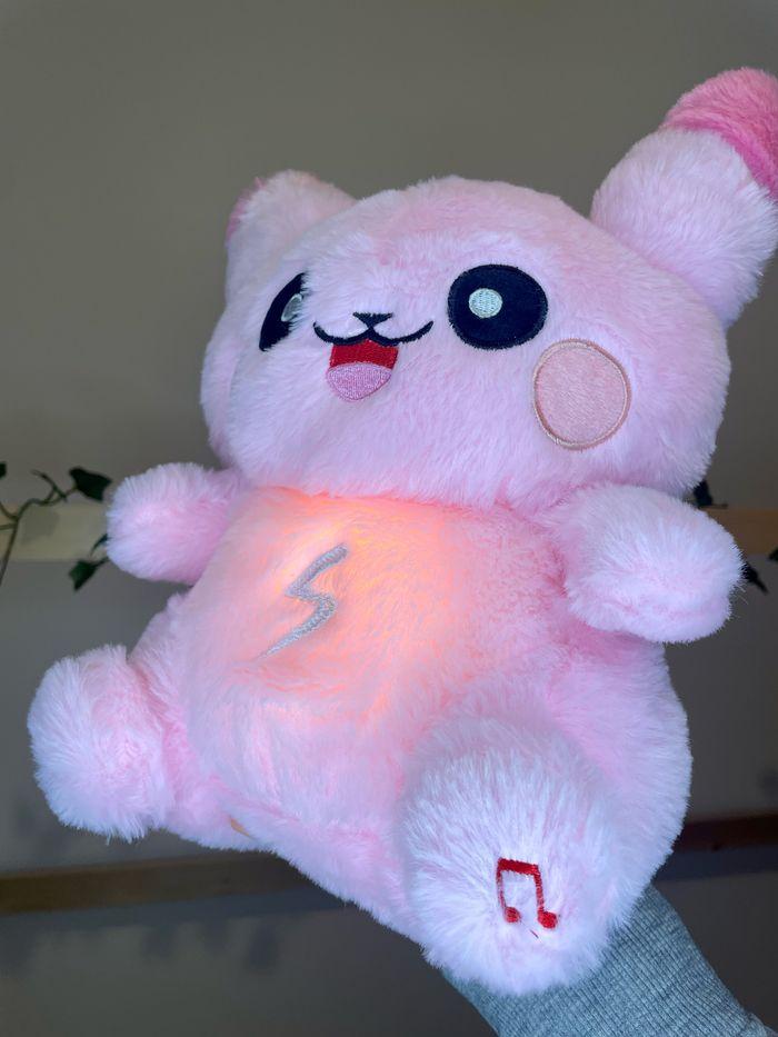 Peluche respirante lumineuse Pokémon Pikachu rose - photo numéro 10