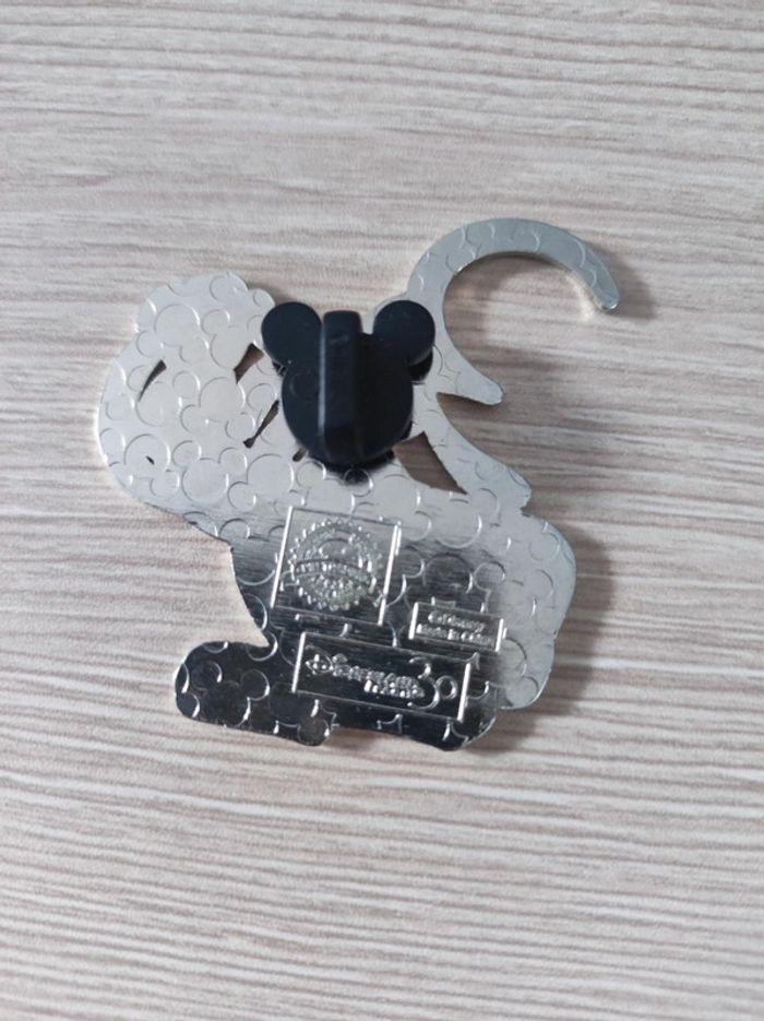 Pins Disneyland Dingo 30 ans - photo numéro 2