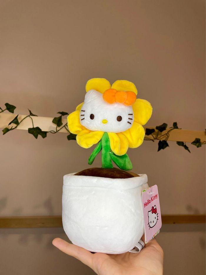 Peluche pot de fleurs & fleur jaune Hello Kitty - photo numéro 1