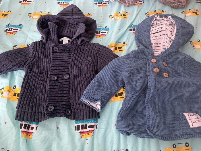 Lot deux gilets bébé 3 mois - photo numéro 1