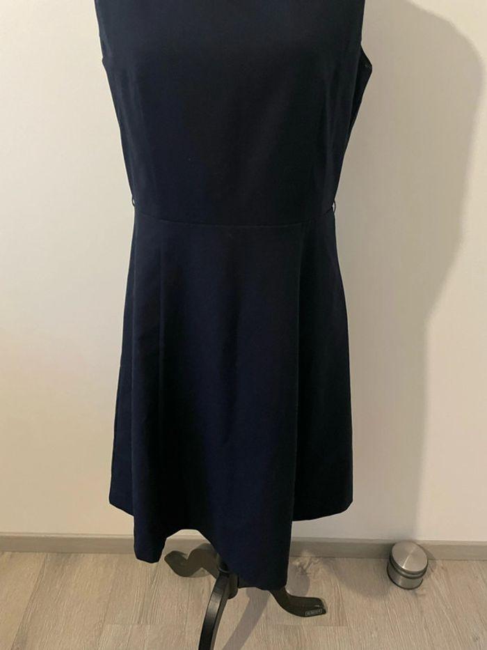 Robe patineuse cintré habillé bleu marine sans manche H&M taille 40 - photo numéro 3