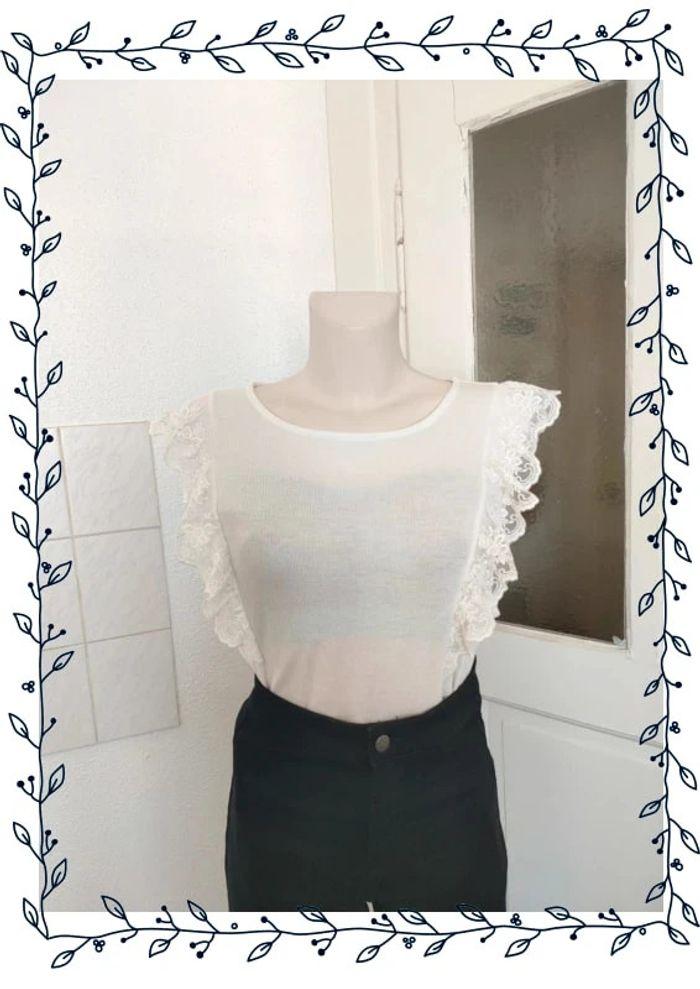 Haut chic dentelle blanc/ crème (taille 3XL) - photo numéro 1