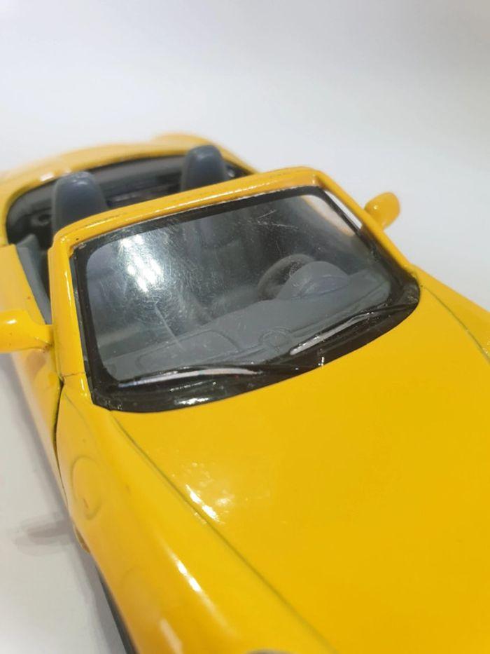 Kinsmart Porsche Boxster S Rétro Friction Jaune - 1/34 - photo numéro 16