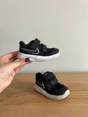 Baskets Nike taille 21