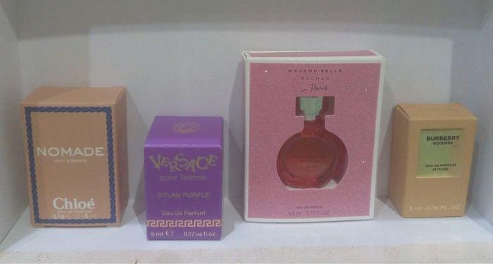 Lot de 4 miniatures de parfums - photo numéro 1