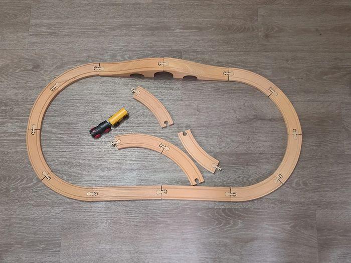 Train en bois avec petit train circuit modulable