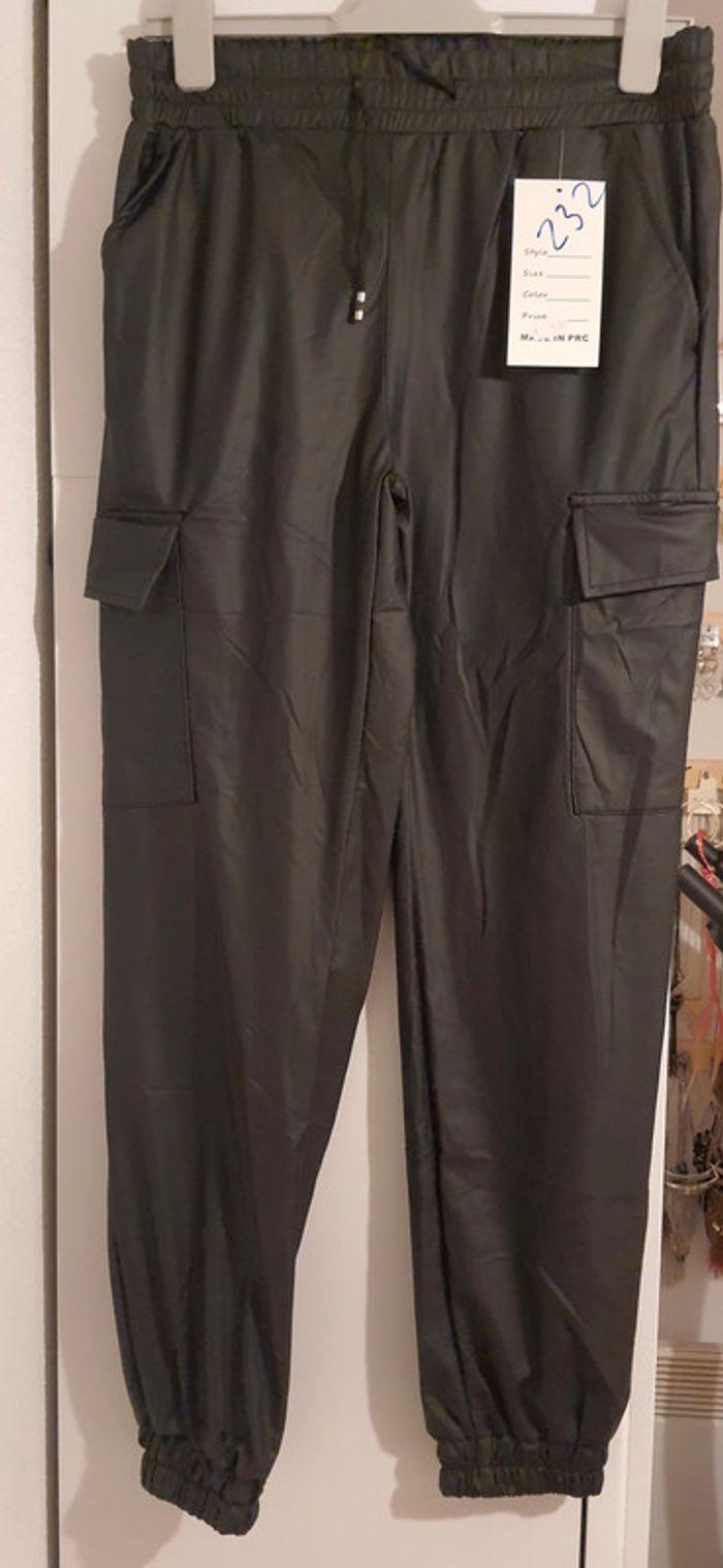 Pantalon cargo similicuir - photo numéro 1