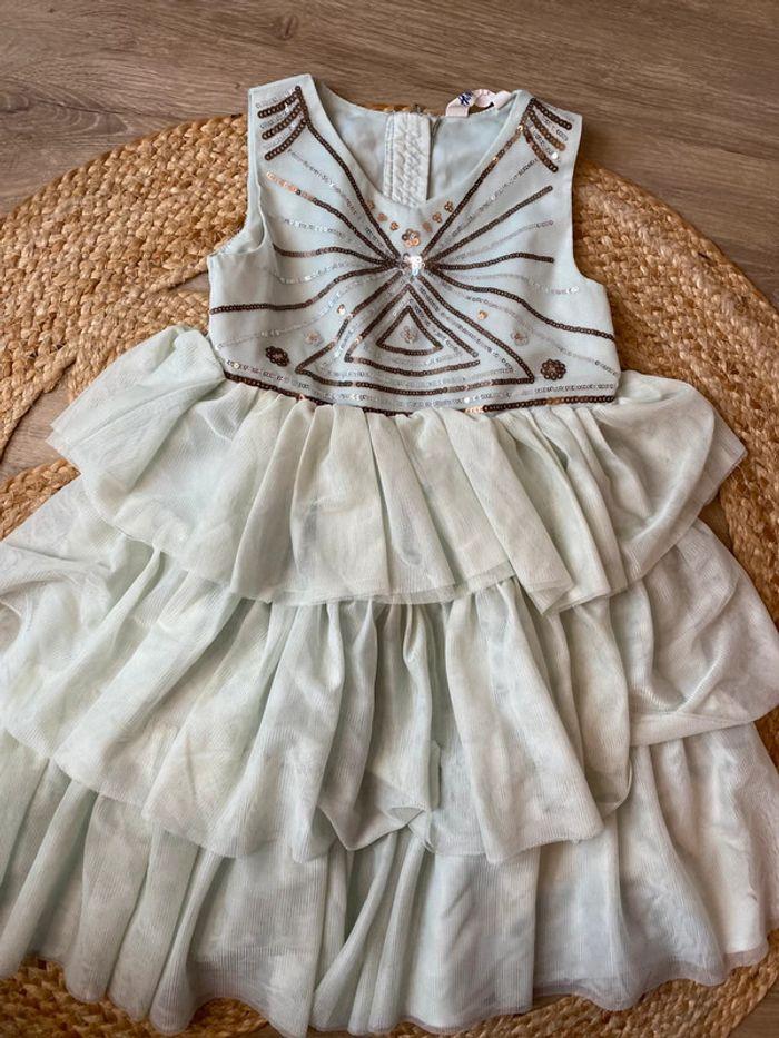 Robe de fête avec tulle vert pâle décorée de sequins H&M taille 8 ans / 128 cm - photo numéro 1