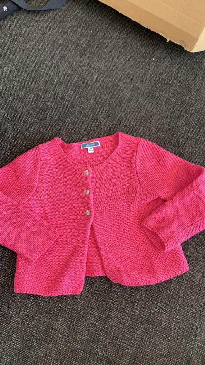 Cardigan rose fuchsia Jacadi, 18 mois en très bon état - photo numéro 3