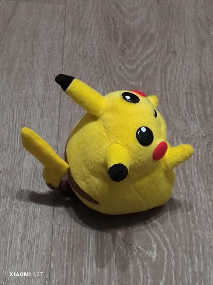 Vintage Nintendo 1995 Peluche pokémon Pikachu - photo numéro 2