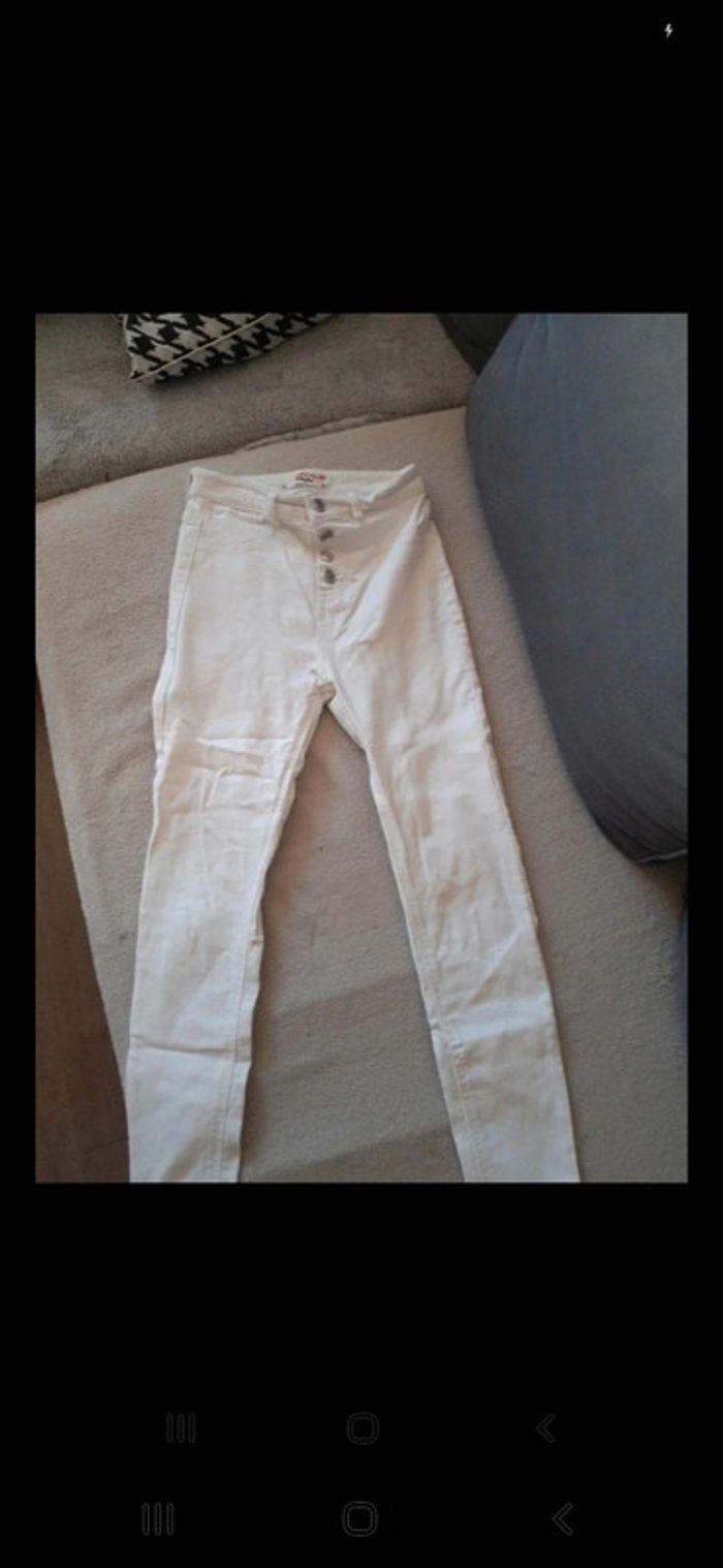 Jean skinny blanc.  Taille 36. - photo numéro 1