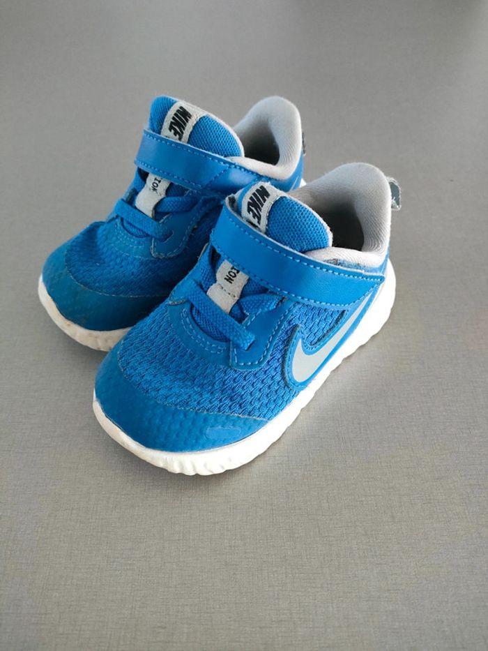 Baskets à scratch bleu Nike taille 21 - photo numéro 1