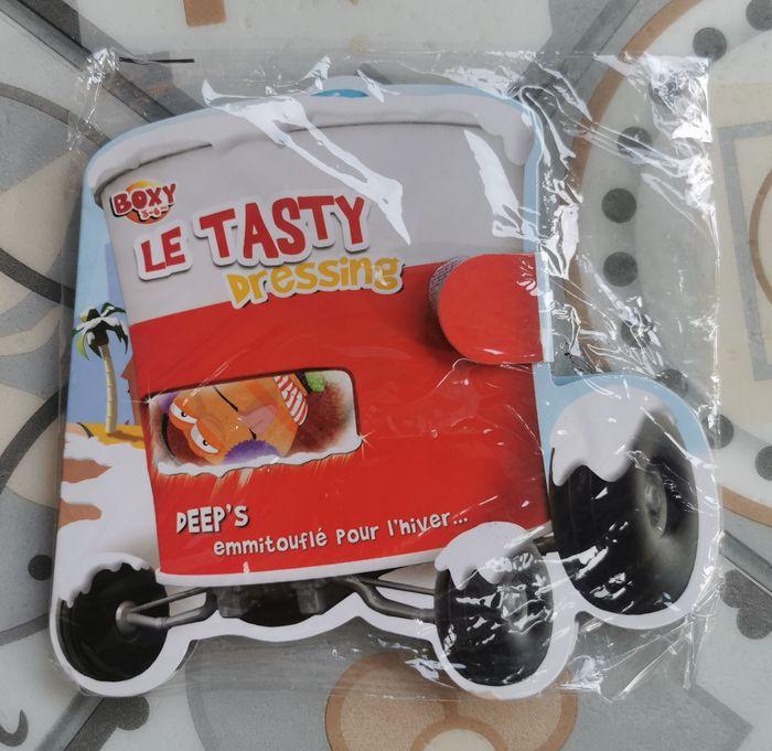 Livre à sticker LE TASTY DRESSING TASTY WORLD KFC neuf