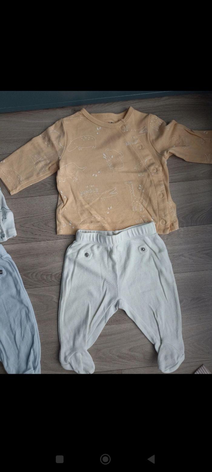 Lot pyjamas et bodies de taille  3 mois - photo numéro 7