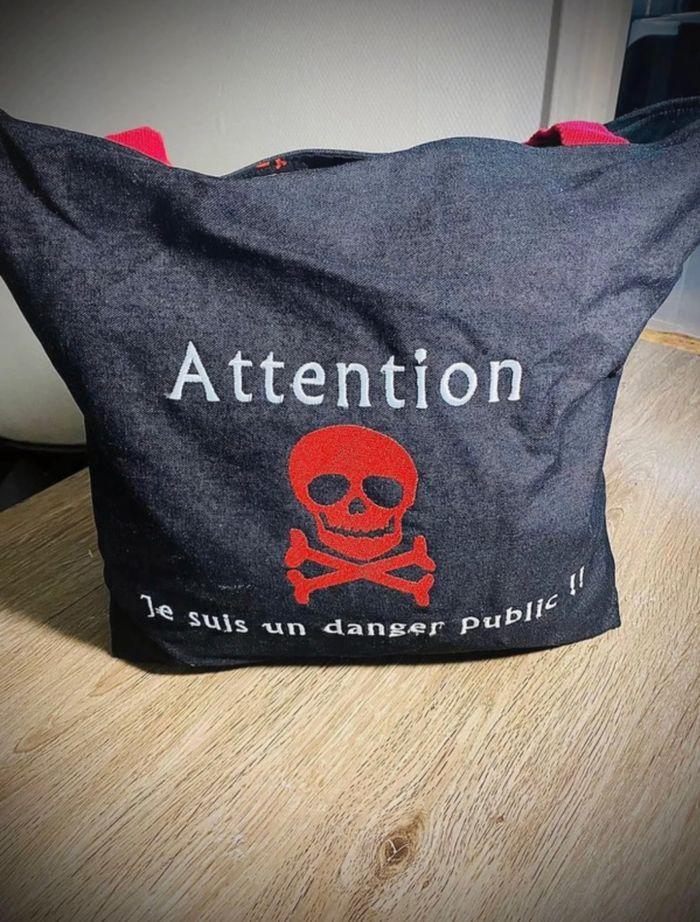 Sac attention je suis un danger public - photo numéro 1