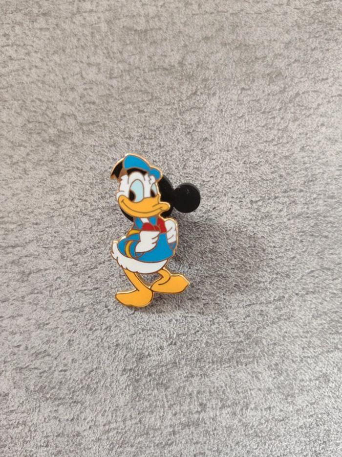 Pin's Disneyland - photo numéro 1