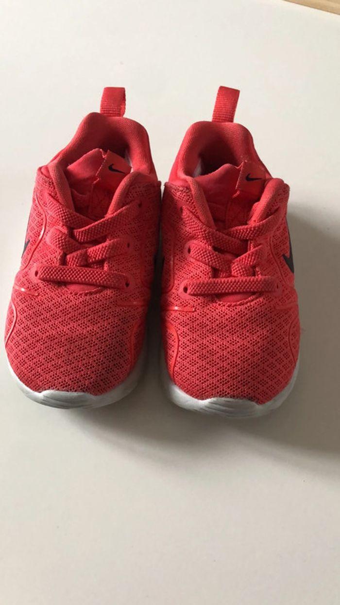 Baskets Nike rose/corail lacets élastique - photo numéro 3