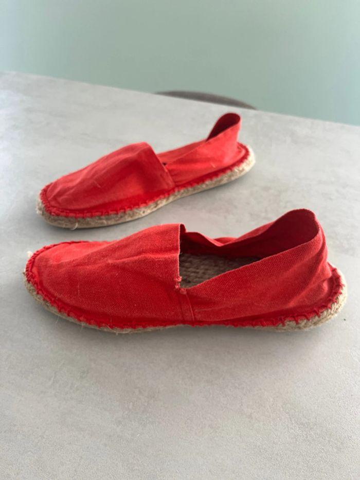 Espadrilles rouges - photo numéro 1