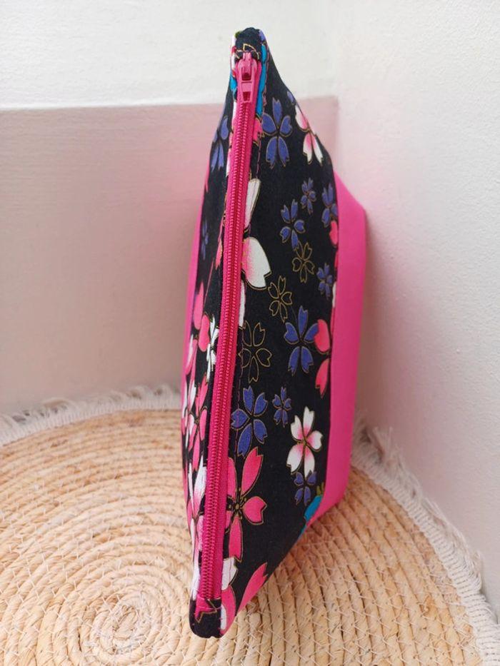 Trousse fleurie - Coloris fuchsia et noire - photo numéro 2