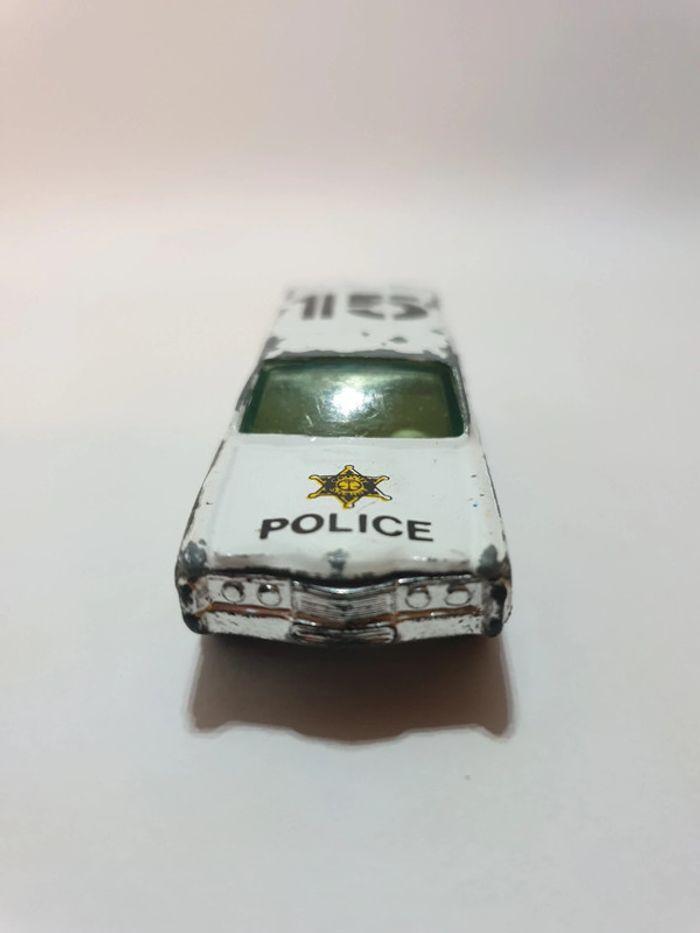 YatMing 1015 Ford LTD Break Police à l'échelle 1/64 - photo numéro 2