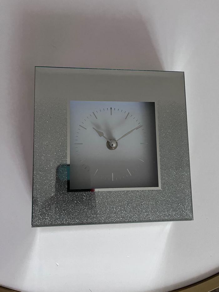 Horloge miroir - photo numéro 4