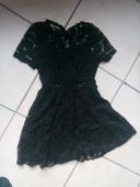 Robe noire en dentelle