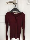 Pull bordeaux avec corsage