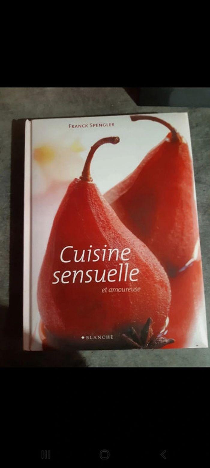 Livre cuisine sensuel epais  parfait etat - photo numéro 1