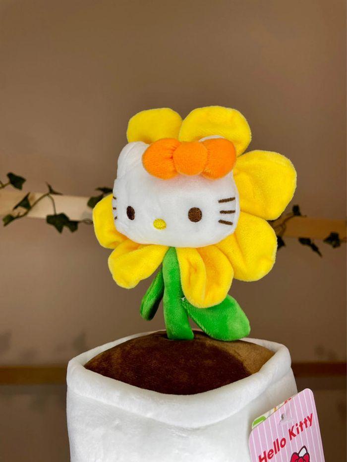 Peluche pot de fleurs & fleur jaune Hello Kitty - photo numéro 2