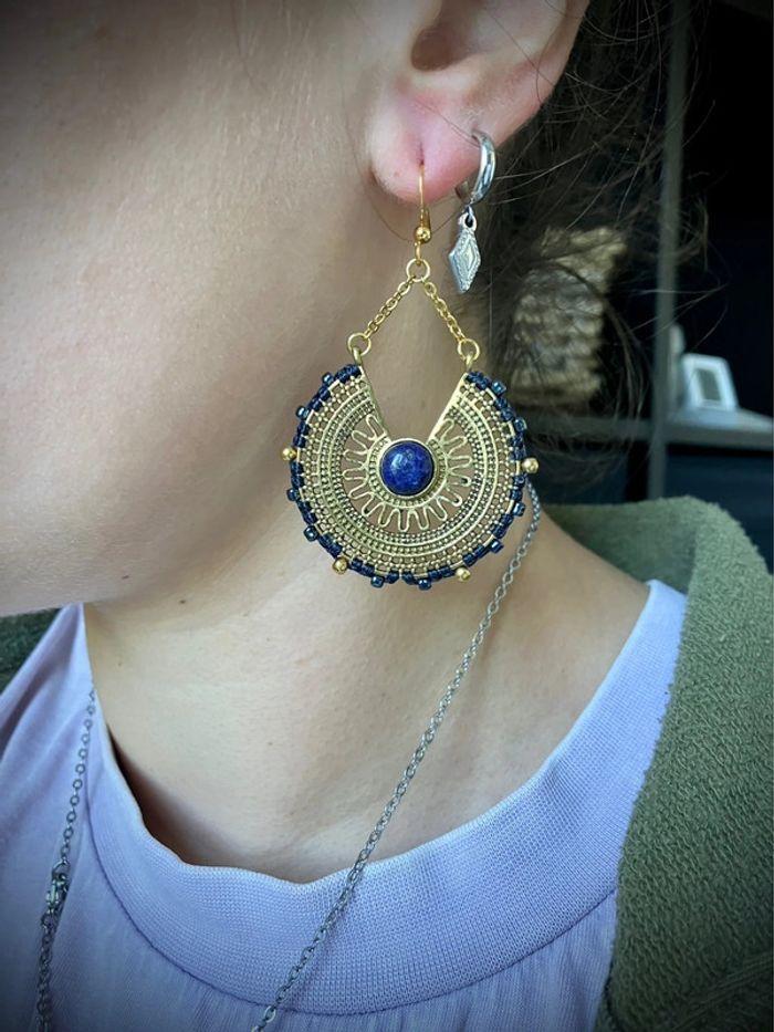 Boucles d’oreilles grappes créoles en macramé avec pierre de Lapis Lazuli - photo numéro 5