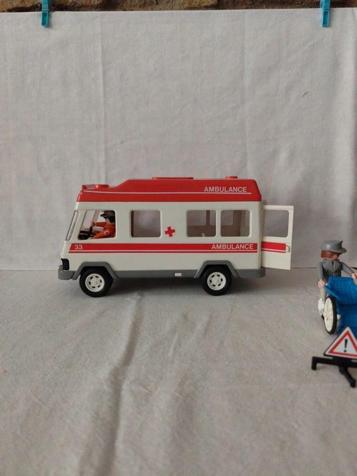 playmobil 1 ambulance 1985  .6 figurines - photo numéro 5