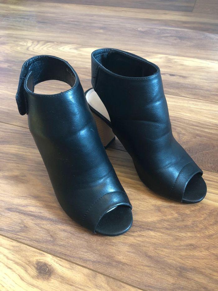 Bottines bout ouvert noires taille 37 - photo numéro 1